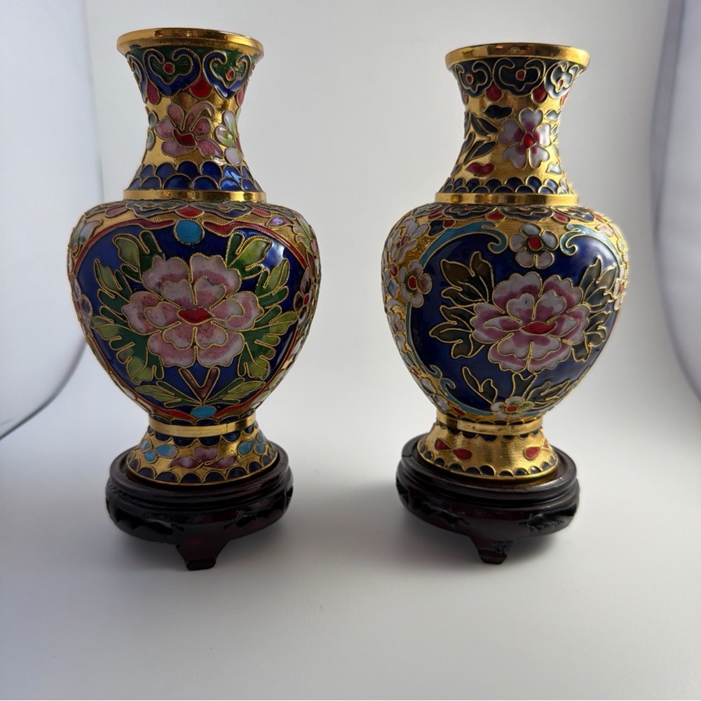 Ornate Chinese Floral Enamel on brass Cloisonné Bud Vase 6” Vintage Set of 2 - Picture 5 of 16